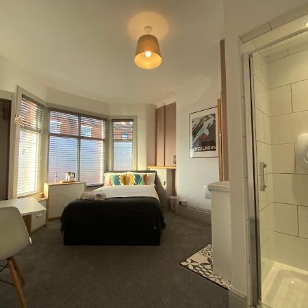 77 Underwood Lane Apartment Crewe Bagian luar foto